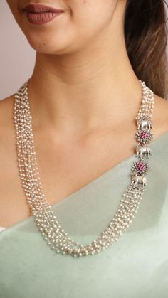 Diamond With Pearl Necklace, Indian Pearls Jewellery, Pearl Necklace For Saree, Jewelry Design Necklace For Saree, Silver Jewellery Set For Wedding, Pearls Chain Designs, Pearl Jewelry Necklace Indian Antique, Silver Jwellary Indian, Pearl Necklace On Saree