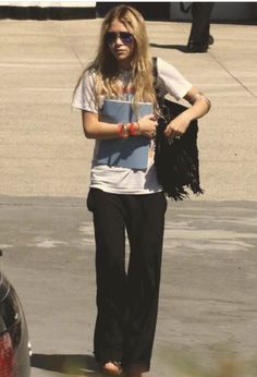 La Cool And Chic, Mary Kate Olsen Style 2000s, Olsen Twins Outfits, Mary Kate Olsen Style