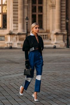 Caroline Daur, Outfit Designer, Walking Down The Street, Fashion Week Outfit, Moda Paris, Looks Street Style, Street Style Trends, Outfit Trends, Fashion Weeks