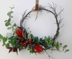 Australian Christmas Decorations, Bush Christmas, Christmas Reef, Wreath Workshop, Botanical Christmas, Christmas Styling, Pretty Home, Cute Christmas Decorations