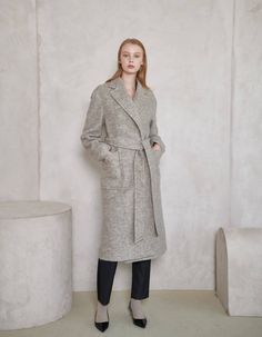 ■Made in KOREA ■COMPOSITION WOOL 80% POLYESTER 20% ■FABRIC QUALITY *A fabric made from a very light and soft (212 g/sqm) wool knit made of a STYLEM company in the Osaka region with a tradition of more than 40 years, like woven fabric. *Greige between beige and gray. Melange color with a warm and comfortable feeling. ■SIZE SPEC ONE SIZE ■CLOTHING CARE DRY CLEANING ■DESIGN POINT *Minimal and basic, very basic design *Luxury striped jacquard satin lining *Design points such as large pockets and sti Cozy Wool Outerwear For Work, Spring Merino Wool Outerwear For Work, Chic Merino Wool Outerwear For Work, Oversized Merino Wool Outerwear For Work, Gray Merino Wool Outerwear For Fall, Gray Cashmere Workwear Outerwear, Gray Cashmere Outerwear For Work, Modern Wool Coat For Winter, Gray Merino Wool Outerwear For Winter