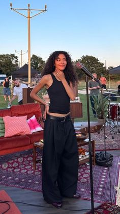 Willow Smith Aesthetic Outfits, Sade Fall Outfits, Kehlani Aesthetic Outfits, Outfits For Performing On Stage, Rob High Fidelity Outfits, Semi Fancy Outfits, Olivia Dean Outfits, Olivia Dean Aesthetic, Brat Concert Outfit