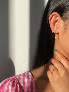 Our collection of rings, earrings, necklaces and bracelets combines elegant, timeless silhouettes with conscious design. Shop ethical, sustainable, unique jewelry at half the price of luxury brands: https://www.linjer.co/ 📸: @sristi.__ Ear Jewelry, Gold Earrings, Gold Jewelry, Gold Rings, Gemstone Rings, Pearl Earrings, Hoop Earrings, Fashion Jewelry, Women Jewelry