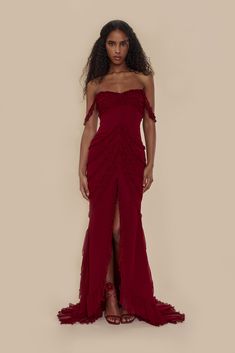 Cascading Ruffle Gown Sangre - Mirror Palais Dark Red Prom Dress, Sum Dresses, Pretty Red Dress, Senior Prom Dresses, Prom Outfits, Red Prom Dress