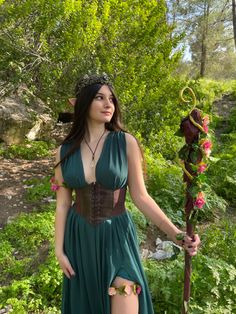 Mages Clothes, Mage Clothes, Medieval Girl, Halloween Costumes 2022, Medieval Woman, Fair Outfits, Ren Fair, Culture Clothing, Diy Halloween Costume