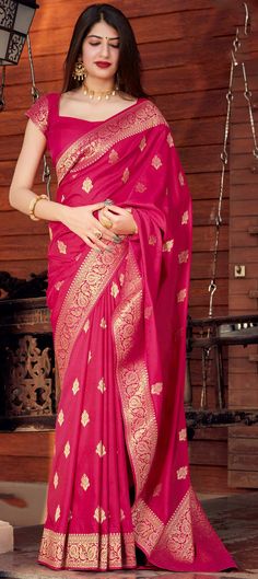 Banarasi Silk Traditional Saree in Pink and Majenta with Weaving work Banarasi Saree Look For Wedding, Pink Saree Silk, Red Banarasi Silk Saree, Red Saree Blouse, Saree Indian Wedding, Saree Traditional, Saree Wearing, Saree Wearing Styles, Rani Pink