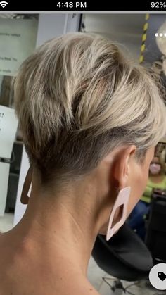 Bob Hair Ideas, Hair Cut Ideas, Edgy Short Haircuts, Super Short Haircuts, Pixie Haircut Styles, Short Hair Back, Fall Blonde Hair, Stacked Hair, Short Hairstyles Fine