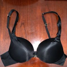 New Without Tags Black Low-cut Bra For Night Out, Low-cut Black Bra For Night Out, Victoria's Secret Elegant Bra, Black V-neck Bra, Victoria's Secret Push-up Bra For Evening, Plunge Bra, Victoria's Secret, Victoria’s Secret, Women's Intimates