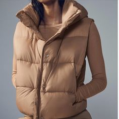 Sold Out Online!!! Alo Gold Rush Puffer Vest In Toasted Almond. Brand New With Tags Brown Puffer Jacket, Brown Puffer, Yoga Branding, Yoga Jacket, Cropped Puffer Jacket, Puffy Jacket, Gold Rush, Sherpa Jacket, Parka Jacket