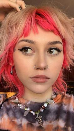 Split Dye Hair Ideas, Dye Hair Ideas, Split Dye Hair, Pink Haircut, Mullet Hair, Androgynous Haircut, Split Dye, Split Dyed Hair, Short Grunge Hair