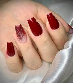 #natal #christmasnails #unhas Christmas Nails Simple Red, Nails Natal, Elegant Nails, Red Nails, Christmas Nails, Glow Up?, Pretty Nails, Nail Inspo, Nail Colors