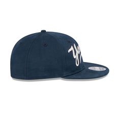 The New York Yankees Retro Crown 9FIFTY Adjustable Cap features an embroidered Yankees Cooperstown logo at the front panels, a green undervisor, and a snapback closure at the rear. Casual Flat Brim Hat With Letter Patch, Navy Sporty Fitted Hat With Flat Bill, Navy Snapback Hat With Flat Brim For Sports Events, Navy Flat Brim Snapback Hat For Sports Events, Sporty Flat Cap Fitted Hat For Sports, Navy Snapback Hat With Embroidered Logo, Navy Snapback Hat For Sports Events, Sports Flat Cap For Baseball Season, Casual Snapback Hat With Flat Bill For Sports Events