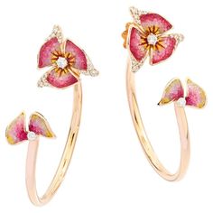 Our exquisite hoop earrings, adorned with delicate pink and yellow mosaics, are reminiscent of the first light breaking through at dawn. Each mosaic is meticulously arranged to mimic the palette of a sunrise sky with soft pinks and radiant yellows. The brilliant diamonds complement the soft sunrise colors and the gold hoop is perfectly combined with the warmth of the colors from the mosaic. Travel Core, Soft Sunrise, Modern Bangle, Earring Video, Modern Hoop Earrings, Xoxo Jewelry, Sunrise Colors, Rose Gold Bangle, Diamond Free