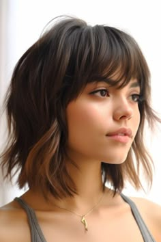 Consider getting curtain bangs with a cut for a retro yet timeless vibe. The curtain bangs beautifully frame your face, while the shaggy layers add texture and dimension. Click here to check out more beautiful short shaggy haircuts for fine hair. Shaggy Haircuts For Fine Hair, Short Haircuts With Bangs, Short Shaggy Haircuts, Shaggy Haircuts, Classic Bob, Peinados Fáciles Para Cabello Corto, Hair 2024, Haircuts For Fine Hair