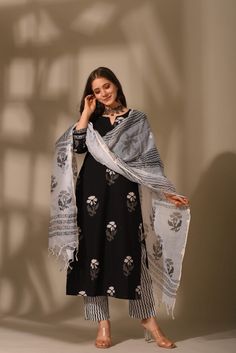 Cotton Floral Printed Black Kurta Pant Set With Dupatta Top Details : Length :Calf Length Shape :Straight Work :Floral Print Neck Line :Round Notch Neck Fabric :Cotton Color :Black Fabric Composition :Cotton Bottom Details : Length :36 Style :Pant Fabric :Cotton Closure :Slip On Wash Care :Handwash Weight :450G Kurti Pent Designs Latest Black, Black Salwar Suit Simple, Simple Cotton Suits, Kurti Suits For Women, Summer Cotton Suits, Cotton Suit Designs With Pants, Cotton Suits Design Latest, Suits Design Latest, Cotton Suit Designs