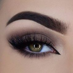 Dark Eye Makeup, Makeup Drawing, Makeup Nails Designs, Cute Eye Makeup, Dark Eyeshadow, Beauty Corner, Dark Lipstick, Mineral Makeup