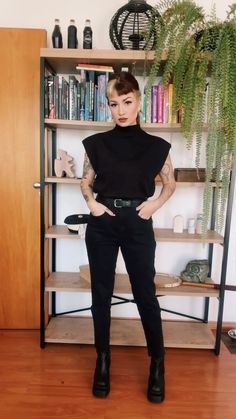 Flávia Pinho • as makes da Frá (@__flaviapinho) • Fotos e vídeos do Instagram All Black Business Casual Outfits, Hair Stylist Outfit, All Black Outfit For Work, Cute Office Outfits, Gender Fluid Fashion, Stylist Outfit, Office Outfits Women, Corporate Outfits