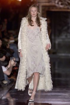 chloé by stella mccartney fall 2000 High Fashion Runway, Vintage Runway, Red Carpet Dresses, Couture Fashion, High Fashion