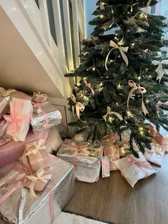 Old Money Christmas Aesthetic, Marshmallows Aesthetic, Christmas Wish List Aesthetic, Cozy Aesthetic Coffee, Christmas Decor Ideas Pink, Girly Christmas Aesthetic, Winter Cozy Aesthetic, Aesthetic Hot Chocolate, Rich Christmas