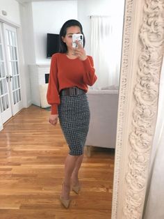 Work Outfit Pencil Skirt, Fitted Pencil Skirt Outfits, Business Casual Pencil Skirt Outfits, Sweater Dress Office Outfit, Office Outfits With Skirts, Business Casual Skirt Outfits For Women, Business Professional Skirt Outfits, Business Outfits Skirt, Pencil Skirt Work Outfits