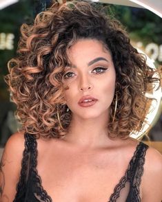 Cortes cabello chino Synthetic Curly Hair, Curly Hair Photos, Hair 2018, Penteado Cabelo Curto, Hair Photo, Short Curly Hair