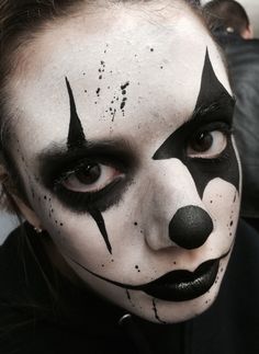 Scary Face Paint, Creepy Clown Makeup, Clown Face Paint, Black Face Paint, Halloween Makeup Clown, White Face Paint, Scary Clown Makeup, Creepy Makeup