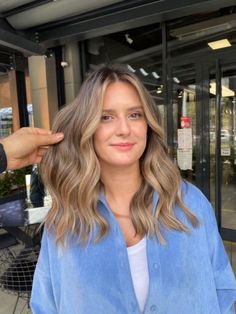 Transitional Blonde To Brown, Balayage Hair With Layers, Brushlight Hair Blonde, Medium Length Haircut Balayage, Brushlight Hair Brown, Blonde To Brown Hair Transformation, Subtle Blonde Balayage, Sunkissed Hair, Beige Highlights