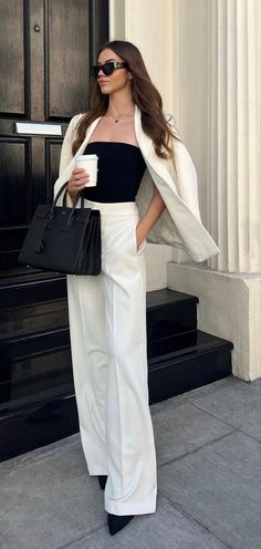 Buissnes Formal Outfits, Ceo Suit For Women, New York Business Fashion, Real Estate Meeting Outfit, How Do Lawyers Dress, Ceo Outfit Ideas, Boss Woman Clothes, Boss Lady Clothes, Mun Inspo Outfits