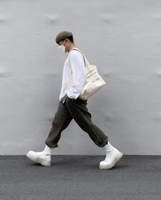 Dr Martens Men Outfit, Minimal Mens Fashion, White Boots Outfit, Outfit Botas, Mens Winter Fashion Outfits, Burning Man Fashion, Color Combinations For Clothes, Mens Casual Dress Outfits