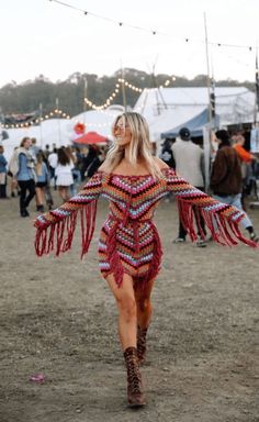 Festival outfits you will absolutely love. - agirlcanblog.com Stile Boho Chic, Moda Hippie, Boho Chique, Boho Mode, Estilo Hippy, Mode Hippie, Easy Fashion, Mode Crochet