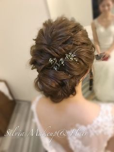 Hair Bun Style For Gown, Bun Hairstyle On Gown, Hair Bun For Gown, Bun Hairstyles For Gown Dress, Messy Bun Hairstyles Indian Saree, Sari Hairstyle, Girls Party Hairstyles, Cute Bun