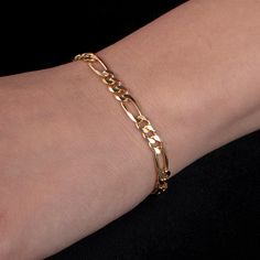 "New dainty Gold Figaro Chain Bracelet. A perfect gift for special occasions, or for yourself. ★1 YEAR WARRANTY★ Our products are plated with a thick layer of 14k solid gold on sterling silver (925K) silver, made with a special technique called \"vermeil\". All our jewelries are guaranteed for one year against tarnishing and deterioration. Provided that they are protected from water, soap and chemicals, they can be used for many years with their first day appearance. Our products are the best al Gold Figaro Chain, Figaro Bracelet, Retro Bracelet, Black Onyx Bracelet, Bracelet Dainty, Silver Chain Style, Dainty Bracelet, Onyx Bracelet, Figaro Chains