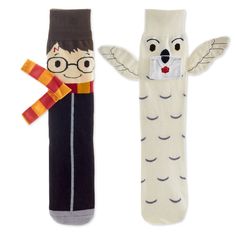 Show off your Harry Potter style with this set of footwear you won't want to hide under your pant legs! Our Harry Potter novelty socks feature coordinating designs: Harry Potter in his Hogwarts robe with a Gryffindor striped scarf attachment, and Hedwig with feather accents, outstretched wings and a fabric letter attached to her beak. This unique pair of non-matching socks makes a great gift for Harry Potter and Hedwig fans. | Harry Potter mismatched crew socks feature Harry Potter and Hedwig de Harry Potter And Hedwig, Hogwarts Robes, Harry Potter Socks, Gryffindor Scarf, Casual Friday Outfit, Harry Potter Style, Scout Bags, Matching Socks, Ball Birthday