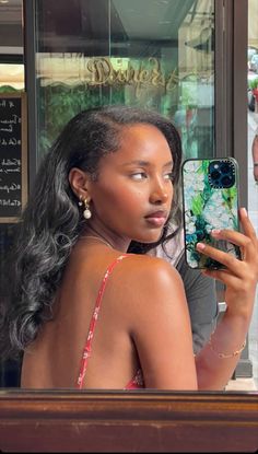 Mirror Selfie Photography, Pretty Brown Skin Women, Summer Aesthetic Black, Natural Hairstyle Ideas, Iphone Case Ideas, Iphone Cases Aesthetic, Brown Skin Women, Black Femininity Aesthetic, Femininity Aesthetic