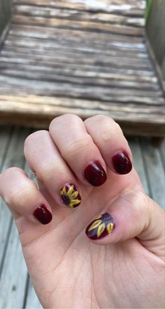 Maroon Nails With Sunflowers, Short Maroon Nails With Design, Maroon Shellac Nails, Burgundy And Sunflower Nails, Fall Maroon Nails, Late Summer Nails Color, Fall Sunflower Nails, Maroon Fall Nails, Late Summer Nail Ideas