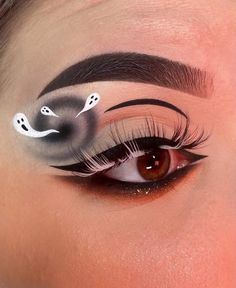 Halloween Makeup Looks Eyeliner, Kraken Makeup, Ghost Face Makeup, Spooky Eye Makeup, Halloween Eyeliner Looks, Halloween Eye Makeup Looks, Eyeliner Halloween, Halloween Eyeliner, Arabic Eye Makeup