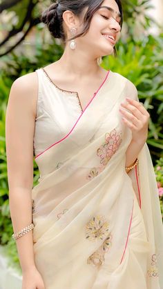 Onam Outfits, Onam Saree, Krithi Shetty, Simple Saree Designs, New Saree Blouse Designs, Fashionable Saree Blouse Designs, Indian Saree Blouses Designs, Simple Sarees, Saree Designs Party Wear