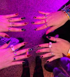 Louis Tomlinson Nails Designs, Louis Tomlinson Inspired Nails, Louis Tomlinson Nails, Red And Black Louis Tomlinson Nails, Louis Tomlinson Tour Outfits Ideas