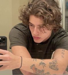 noah Grow Your Hair Faster, How To Grow Hair, Brown Hair Boy, Kore Ulzzang, Brown Hair Men, Brown Curly Hair, How To Grow Your Hair Faster, Brown Hair Brown Eyes, Boys With Curly Hair