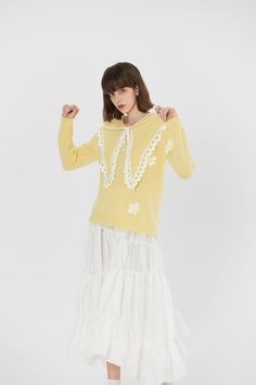 <Size>

 *Unit: cm 







 size 

 bust 

 Sleeve Length 

 Length 











 F 

 102 

 53 

 60 













 <Material>



 38% Acrylic

 30% wool

 25% polyester

 Alpaca 7% 







 ＜Model wearing＞



 Wearing size



 F size




 Model Dimensions



 Height: 172cm

 Bust: 82cm

 Waist: 61cm

 Hips: 88cm Spring Workwear Collared Sweater, Yellow Long Sleeve Spring Sweater, Casual Yellow Wool Sweater, Yellow Wool Winter Sweater, Chic Collar Sweater For Spring, Chic Collared Sweater For Spring, Spring Workwear Sweater With Collar, Spring Wool Top With Ribbed Collar, Spring Sweater With Collar For Work