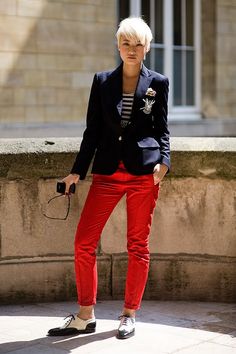 even better outfit with oxford shoes! Esther Quek, Paris Mens Fashion, Red Trousers, Gamine Style, How To Wear A Scarf, Mens Fashion Week, Androgynous Fashion, Red Pants, How To Wear Scarves