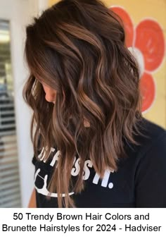 Brunette Hair Color With Highlights Short, Brunette Hair With Warm Highlights, Caramel Highlights On Dark Hair Balayage, Caramel Foilyage, Brunette Summer Hair Color 2024, Caramel Brown Highlights On Brown Hair, Medium Length Balayage Brown, 2024 Summer Hair, Brown Lowlights Brunettes