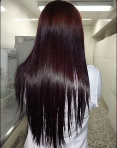 Pelo Color Borgoña, Black Cherry Hair, Maroon Hair, Latina Hair, Wine Red Hair, Wine Hair, Red Hair Inspo, Cherry Hair, Hair Tint