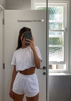 Comfy Mirror Pics, Insta Outfit Story, Clean Girl Shoes, Lounge Outfit Aesthetic, Spring Pjs, Casual Pjs, Neue Outfits, Chill Outfits, Looks Street Style