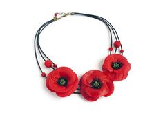 Red Poppy Necklace Red Poppy Accessory Red by JewelryByCompliment Poppy Wedding, Poppy Earrings, Red Flower Necklace, Poppy Necklace, Felt Necklace, Polymer Clay Bracelet, Clay Bracelet, Red Poppy, Necklace Red