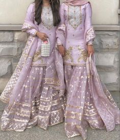 Purple Desi Clothes, Purple Desi Outfit, Pakistani Wedding Outfits Sisters Bridesmaid Dresses, Pakistani Bridal Wear Mehndi, Desi Clothes Wedding, Purple Gharara, Lilac Sharara, Gharara Designs Pakistani Bridal, Asian Fits