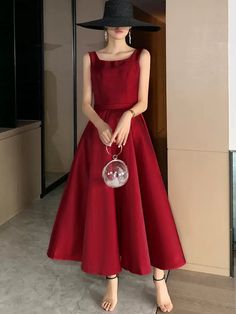 Classic Party Dress, Vip Experience, Dark Red Dresses, Celebrity Party, Fairy Dresses, School Season, 1930s Fashion, Gorgeous Clothes, فستان سهرة