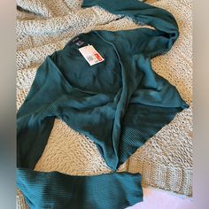 Super Cute, Never Before Worn, Deep Dark Green Forever 21 Cropped Long Sleeve Sweater With Twisted Design In Front. Super Soft Material! Size L. Trendy Green Crop Top For Fall, Forever 21 V-neck Tops For Winter, Forever 21 Long Sleeve Crop Top For Day Out, Green Crop Top For Fall Day Out, Forever 21 Chic Long Sleeve Crop Top, Chic Long Sleeve Crop Top By Forever 21, Forever 21 Trendy Fall Crop Top, Forever 21 Trendy Long Sleeve Crop Top, Trendy Forever 21 Fall Crop Top