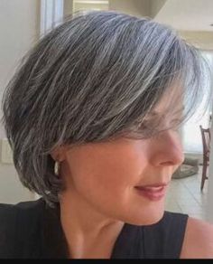 Haircut Short Women, Haircut Men, Gray Hair Growing Out, Haircut Short, Silver Grey Hair, Natural Gray Hair, Low Lights Hair, Short Women, Haircut For Older Women