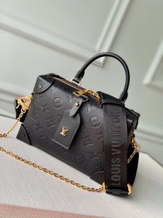 Louis Vuitton Petite Malle, Louis Vuitton Taschen, Louis Vuitton Bucket Bag, Louis Vuitton Speedy 35, Louis Vuitton Speedy 25, Louis Vuitton Artsy, Louis Vuitton Speedy 30